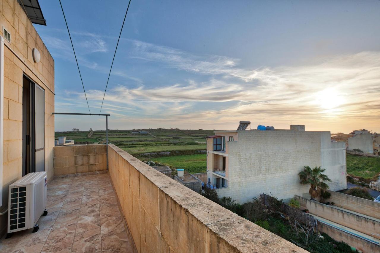 Apartamento Summer Fields Penthouse With Amazing Views Sannat Exterior foto